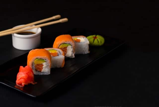 Jak wygląda dostawa sushi z Żoliborza?