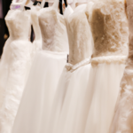 Sukienki na wesele: Top 10 modnych propozycji na każdą okazję
